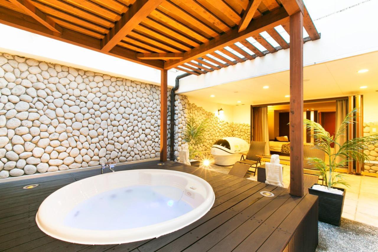Hotel Atlantis (Adults Only) Osaka Exterior photo
